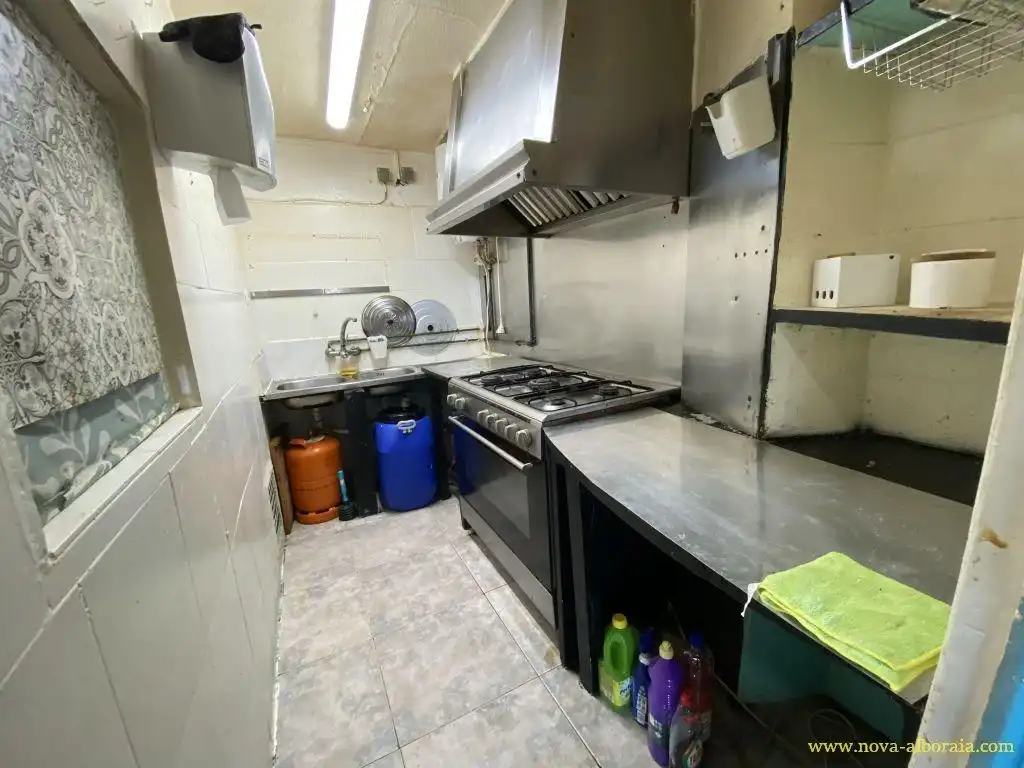 Cuina de Local de lloguer en Valencia amb Aire condicionat i Moblat