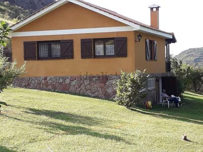 Vista exterior de Casa o xalet en venda en Valdepiélago