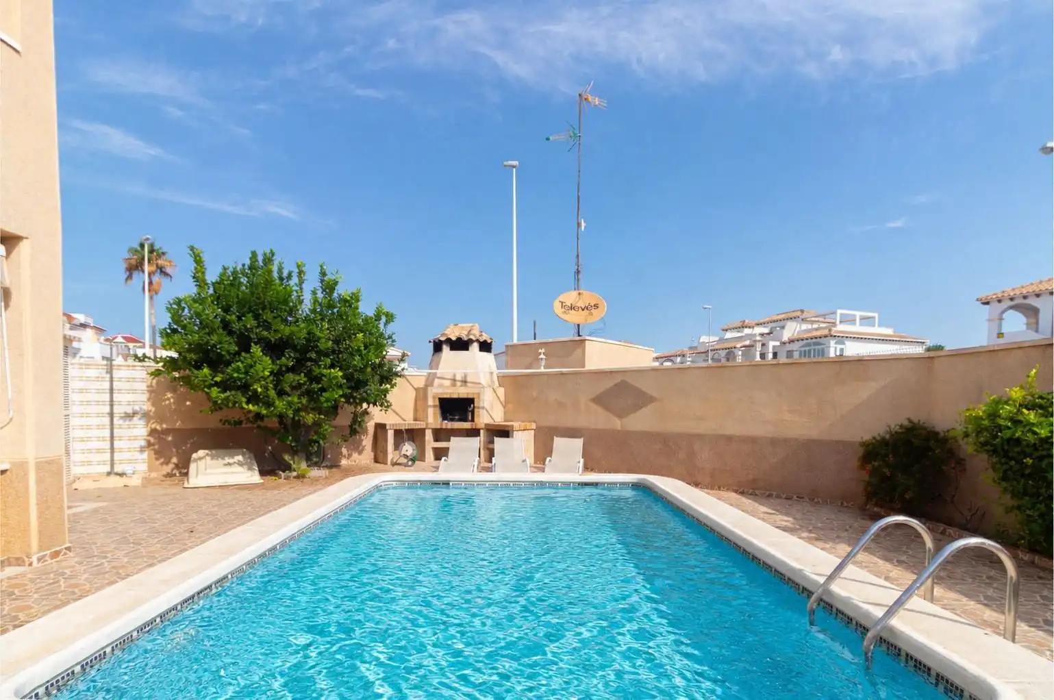 Piscina de Casa o xalet en venda en Orihuela amb Aire condicionat, Jardí privat i Terrassa