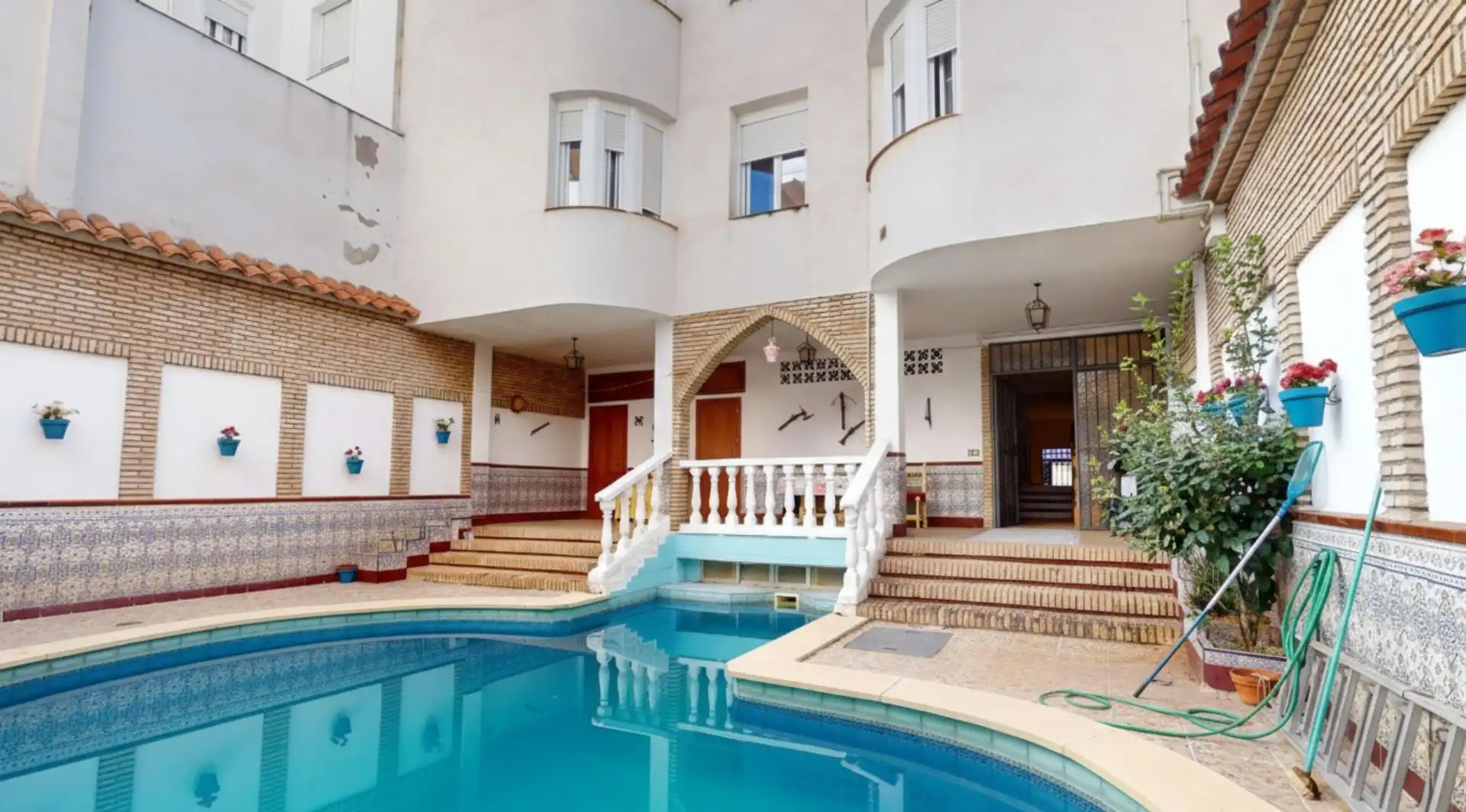 Piscina de Casa o xalet en venda en Córdoba amb Jardí privat, Terrassa i Traster