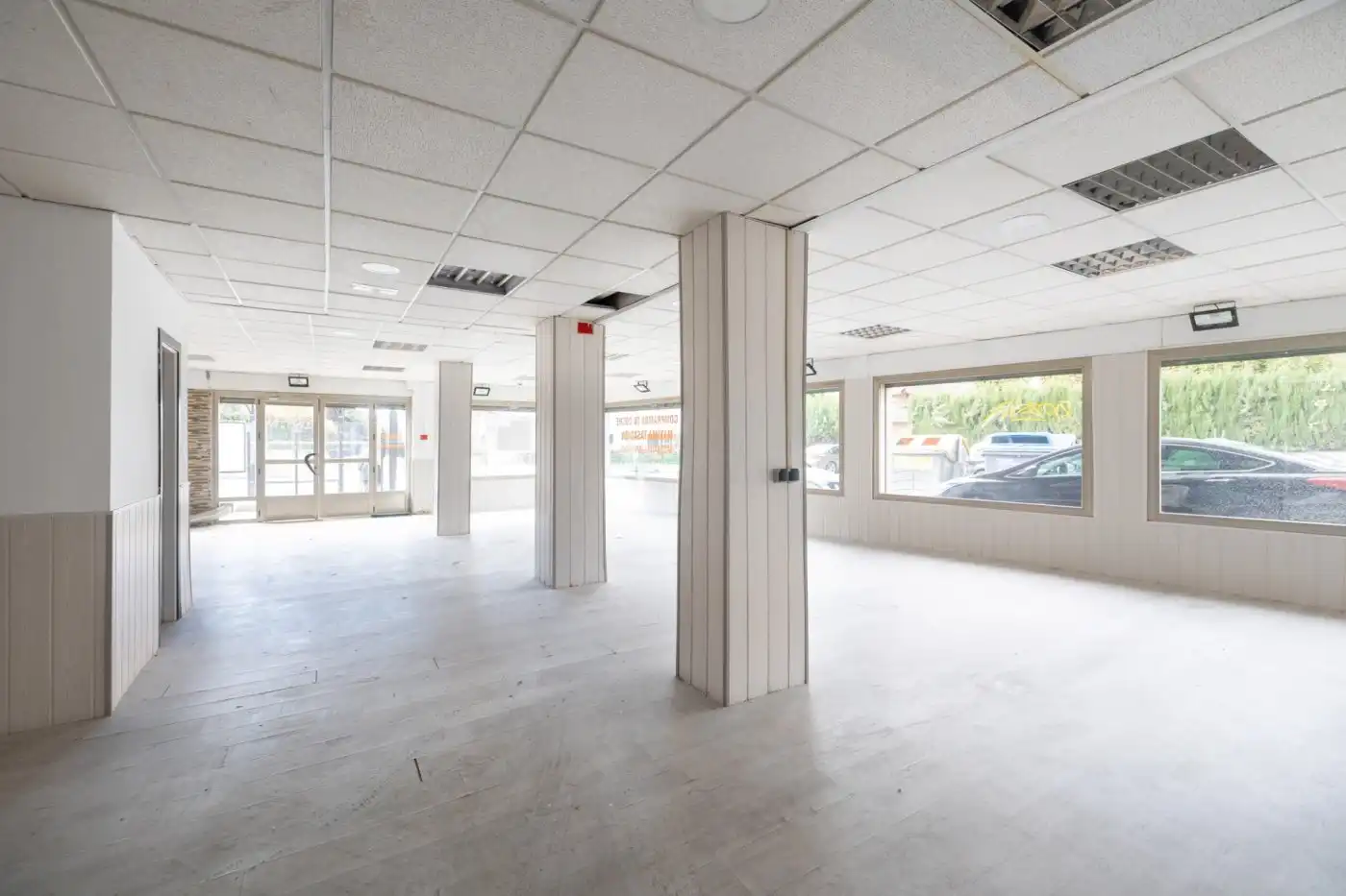 Local comercial en venda a Avenida DE DILAR, imagen 3