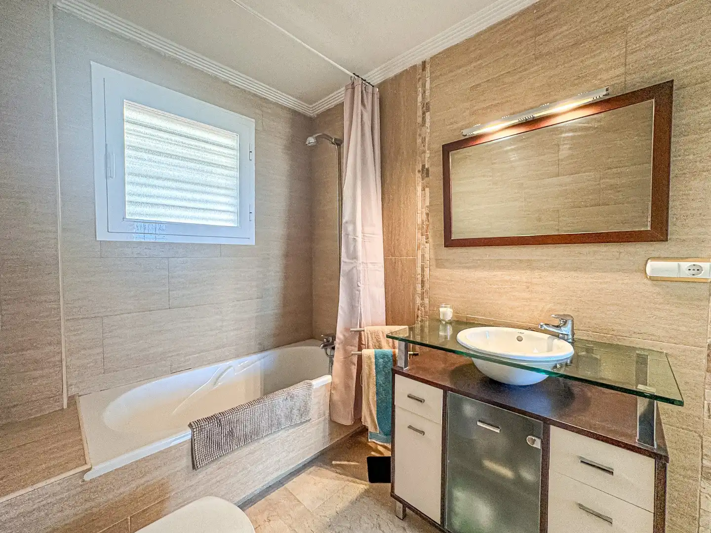 Baño de Dúplex de alquiler en Santa Pola con Terraza, Trastero y Piscina