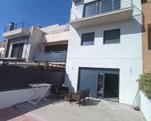 Vista exterior de Casa adosada en venda en L'Ametlla de Mar  amb Aire condicionat, Terrassa i Balcó