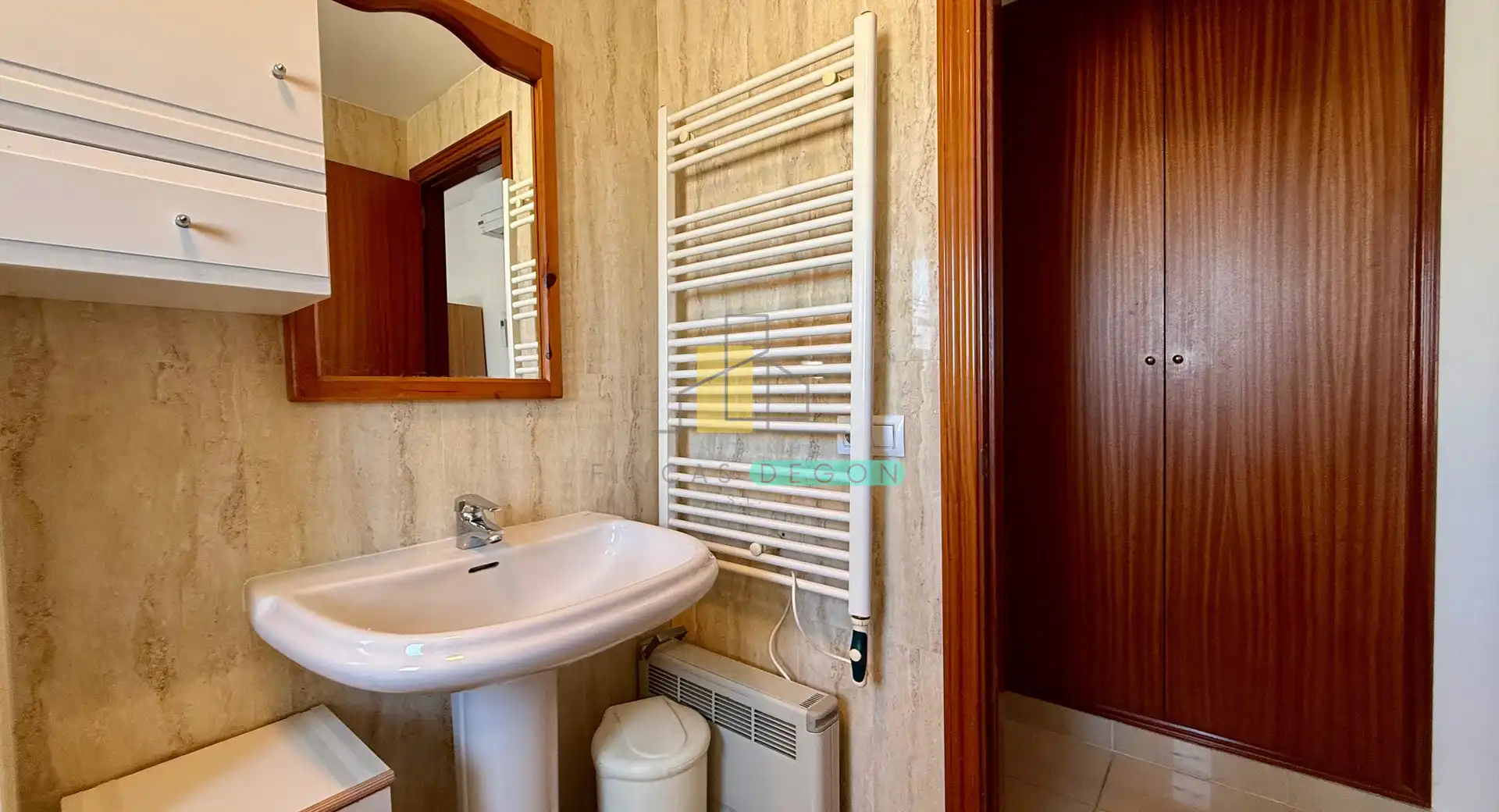 Baño de Apartamento en venta en Empuriabrava con Calefacción, Terraza y Amueblado