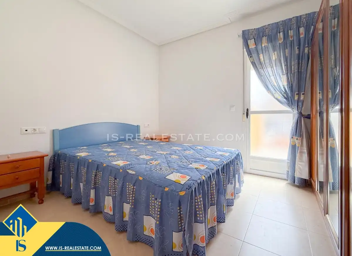 Habitación de Apartamento en venta en Torrevieja con Aire acondicionado, Calefacción y Terraza
