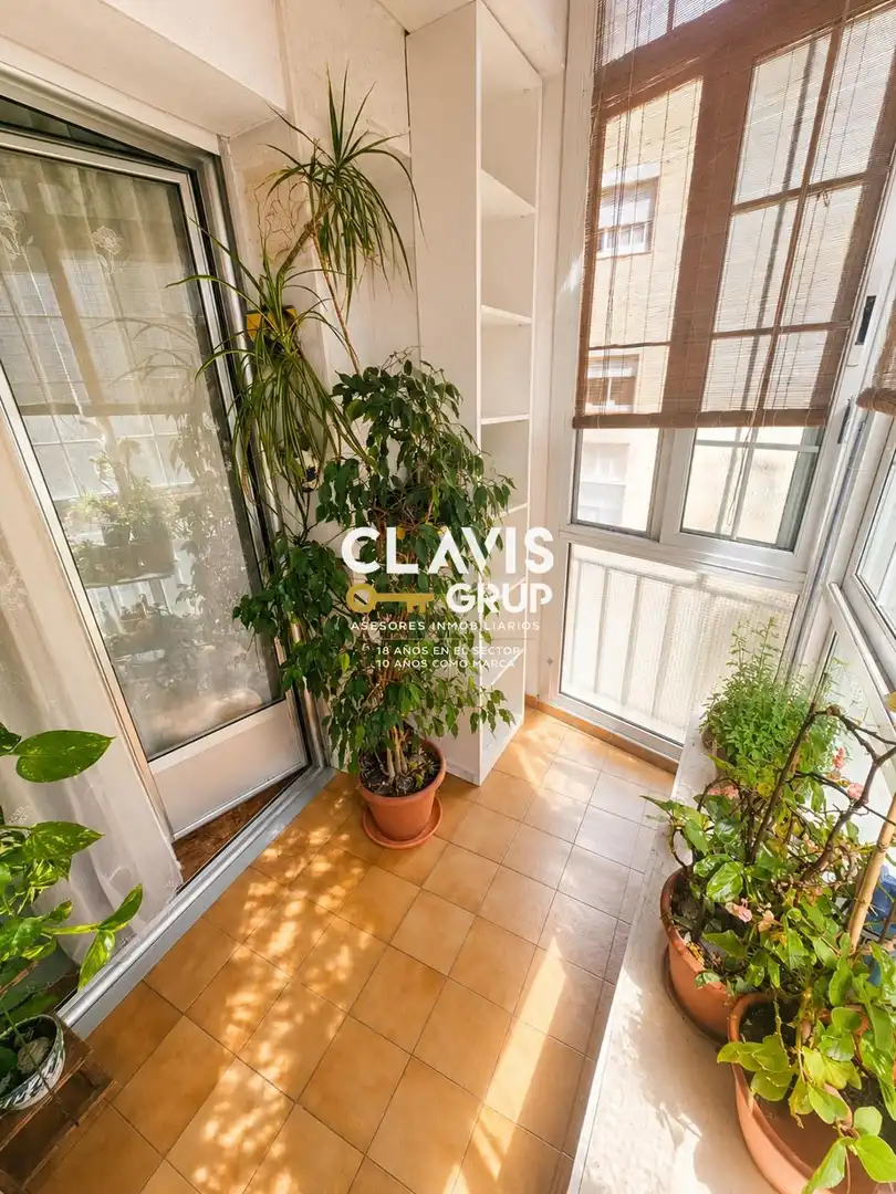 Flat for sale in Barcelona  with Air Conditioner, Terrace and Balcony