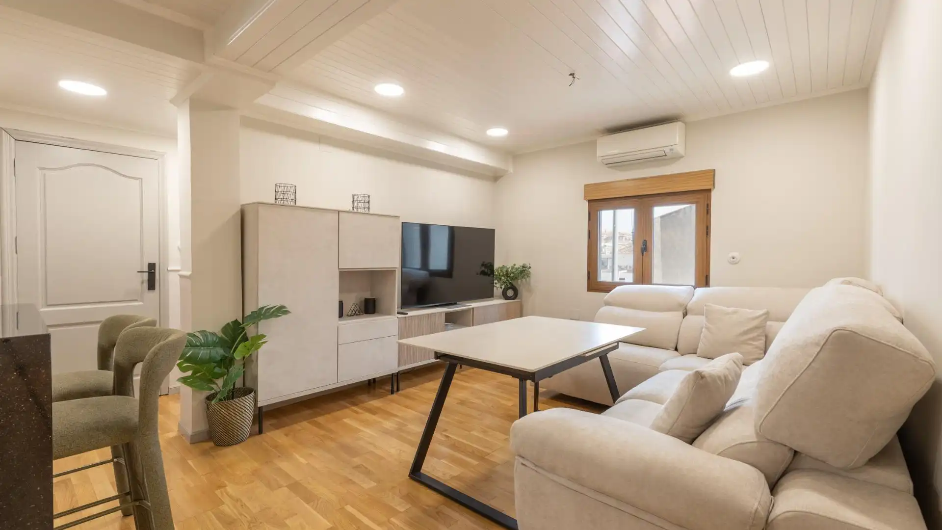 Living room of Flat for sale in Armilla  with Air Conditioner and Balcony