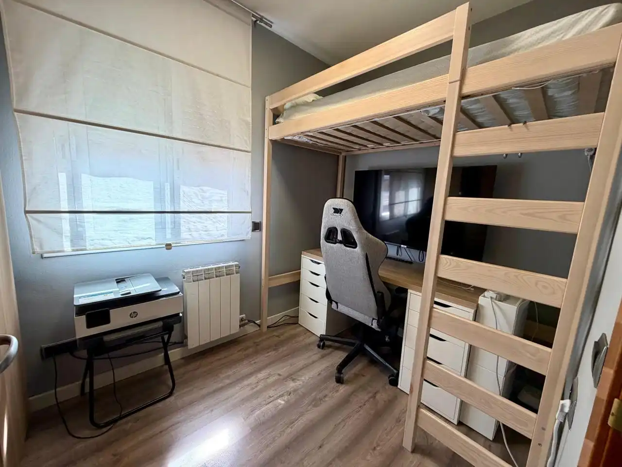 Habitación de Casa adosada en venta en Montcada i Reixac con Aire acondicionado, Calefacción y Jardín privado