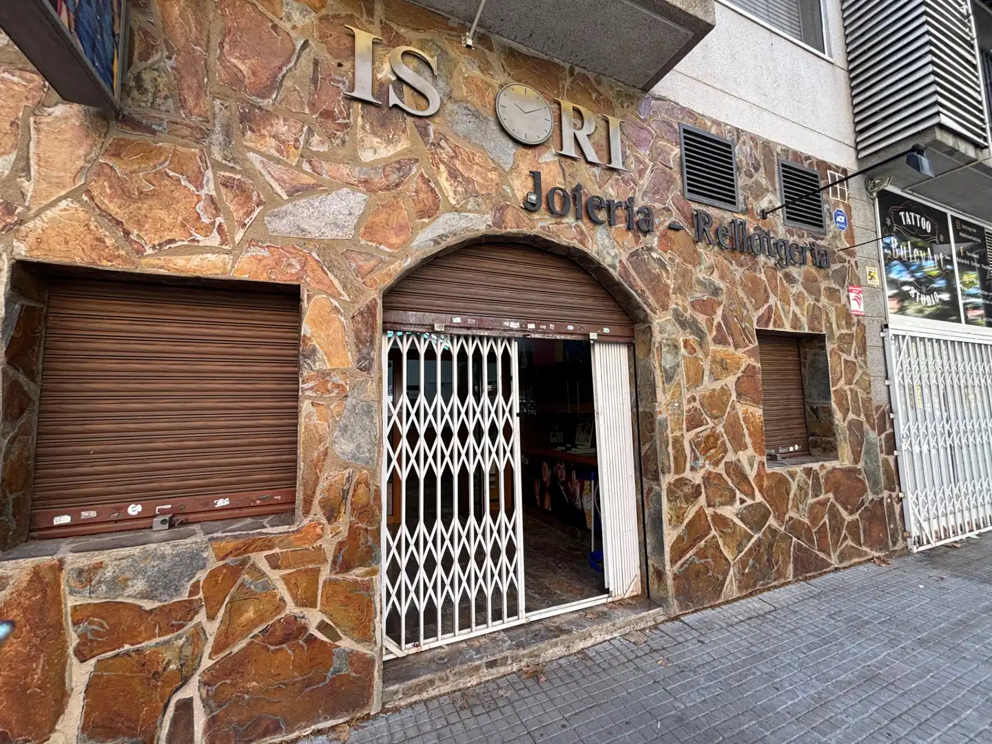 Local de alquiler en Terrassa con Aire acondicionado, Internet y Alarma
