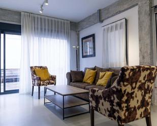 Sala d'estar de Apartament de lloguer en  Madrid Capital amb Calefacció, Moblat i Forn