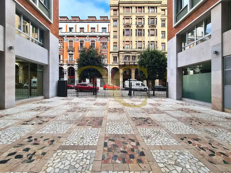 Vista exterior de Àtic en venda en Gijón  amb Calefacció, Terrassa i Traster