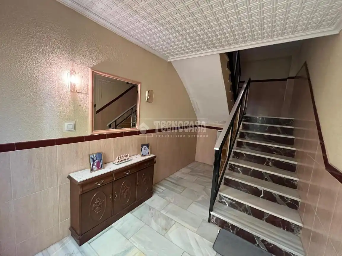 Casa adosada en venta en Linares con Aire acondicionado, Terraza y Balcón