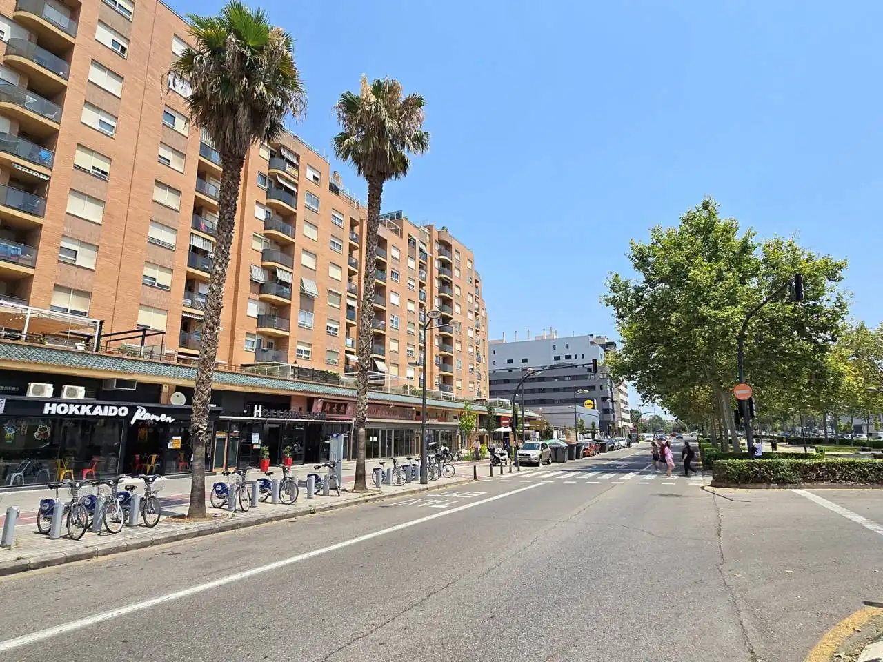 Vista exterior de Casa adosada en venta en Valencia con Aire acondicionado, Terraza y Piscina comunitaria