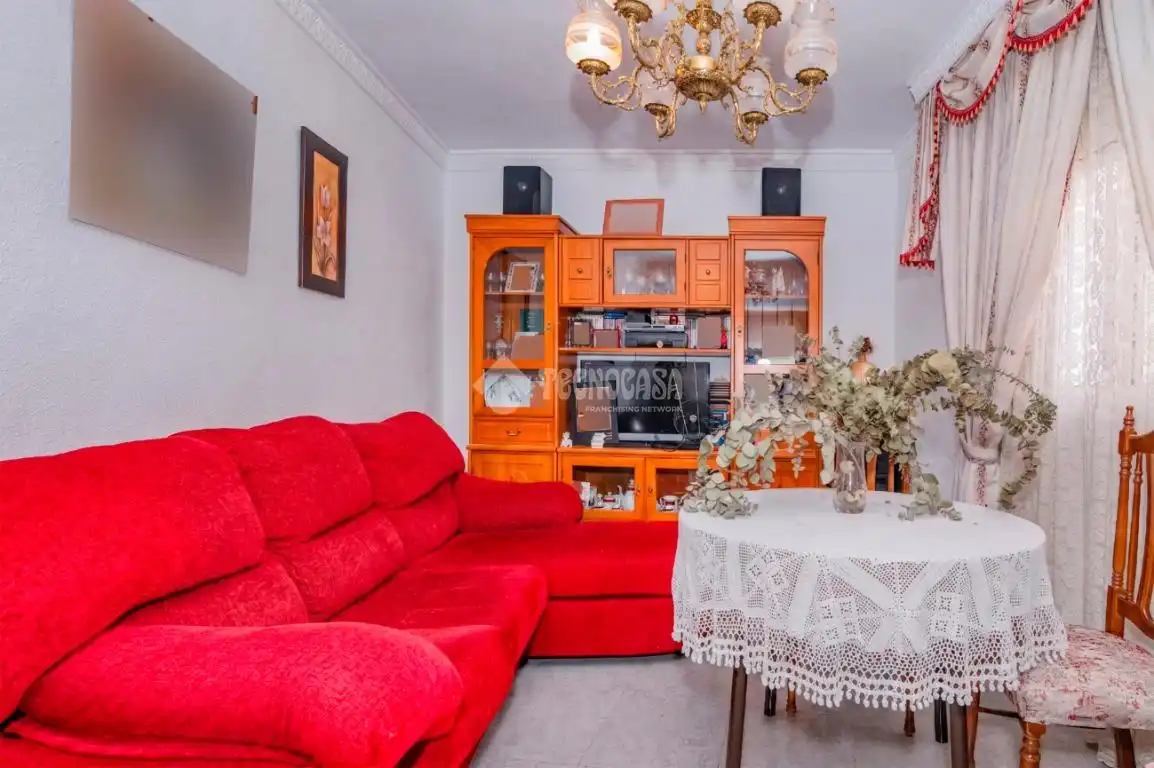 Sala d'estar de Casa adosada en venda en Loja amb Aire condicionat, Terrassa i Traster