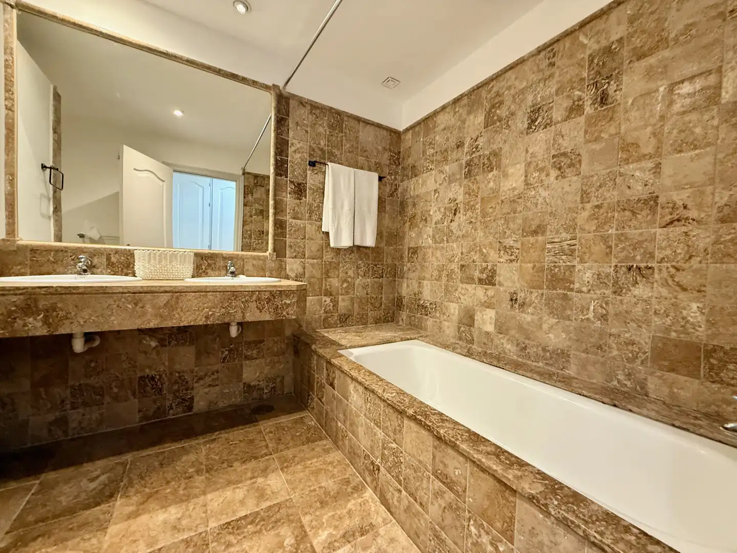 Bathroom of Ground floor for rent in Estepona  with Private garden, Terrace and Swimming Pool