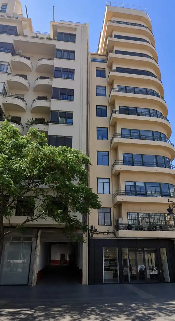 Außenansicht von Garage zum Verkauf in Valencia