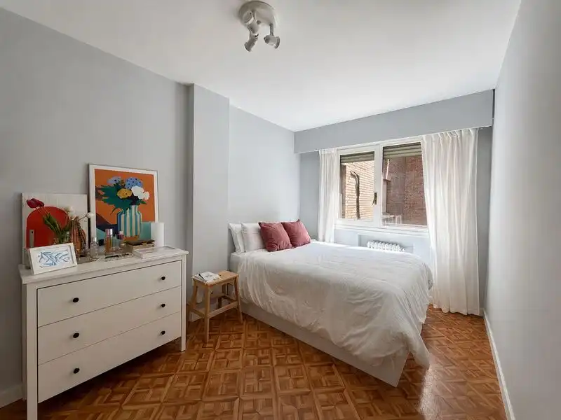 Bedroom of Flat for sale in Madrid  with Air Conditioner, Heating and Swimming Pool