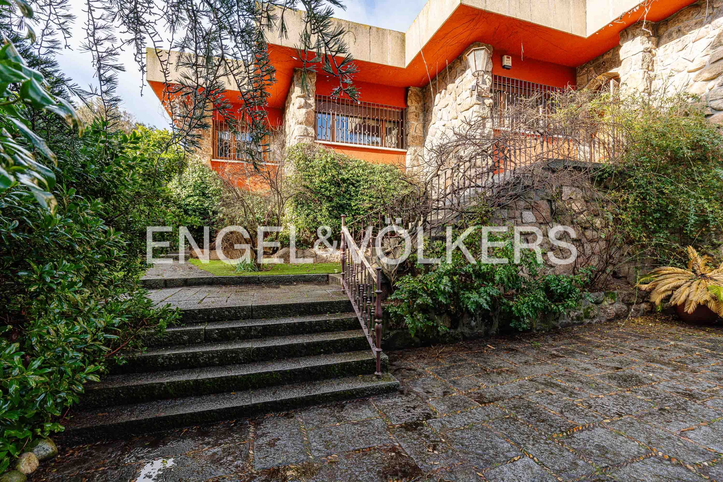 Exterior view of House or chalet for sale in Galapagar  with Air Conditioner, Heating and Private garden