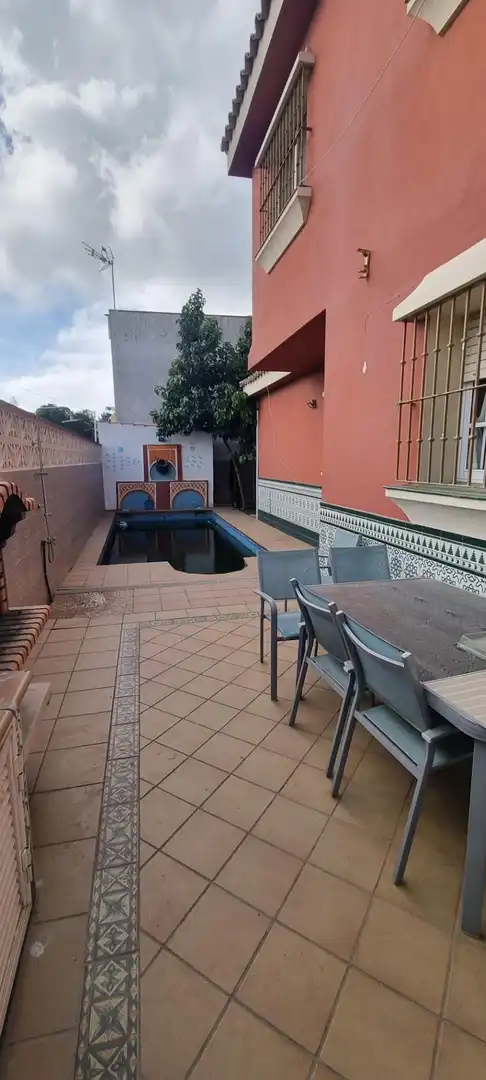 Swimming pool of Houses for sale in Algeciras