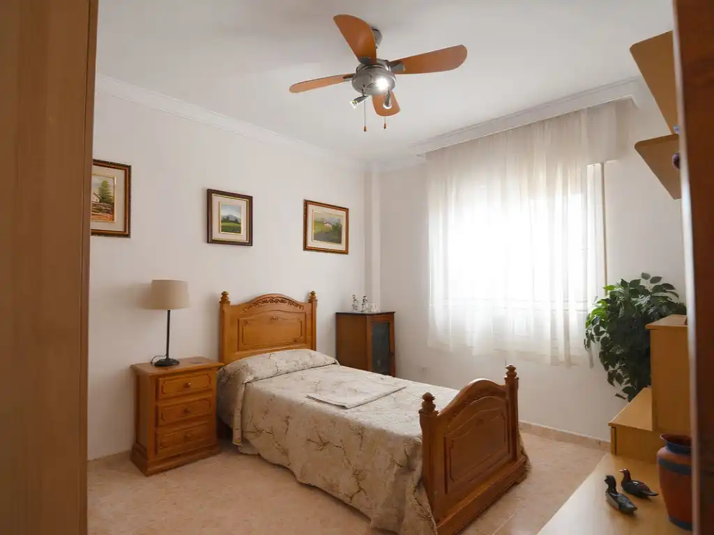 Dormitori de Pis en venda en Mijas amb Aire condicionat, Terrassa i Moblat