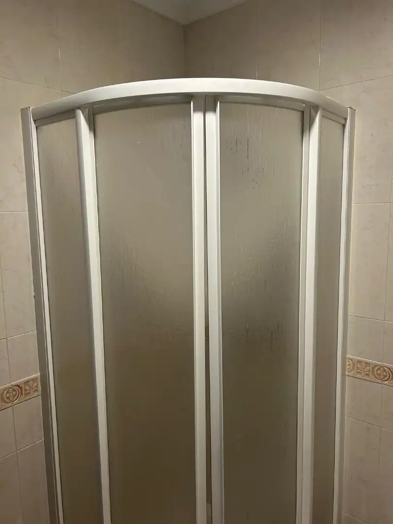 Bany de Apartament de lloguer en Dos Hermanas amb Aire condicionat, Moblat i Rentadora