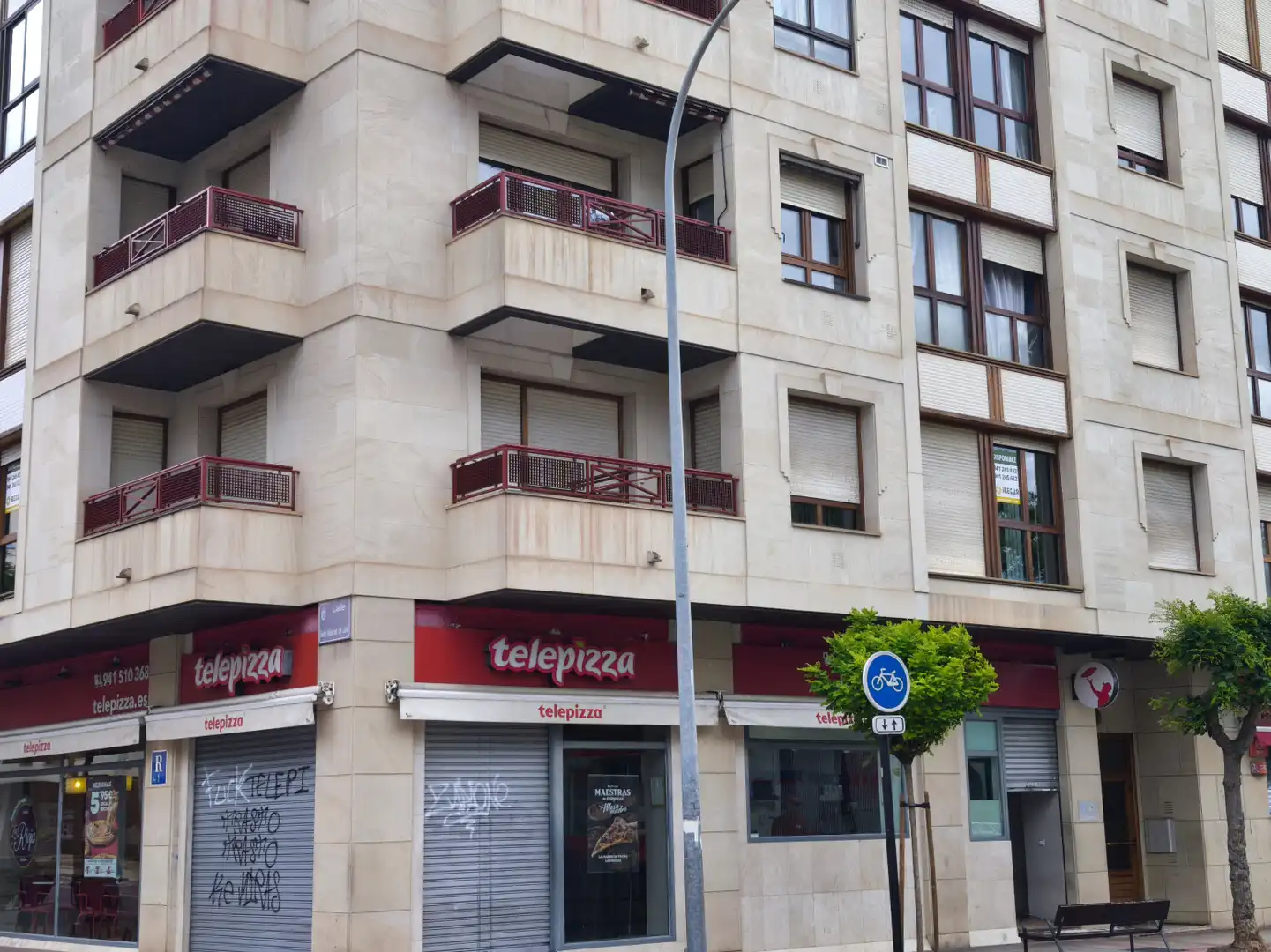 Vista exterior de Oficina de lloguer en  Logroño amb Aire condicionat i Calefacció