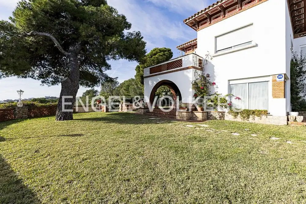 Vista exterior de Casa o chalet en venta en Urbanitzacions de Llevant