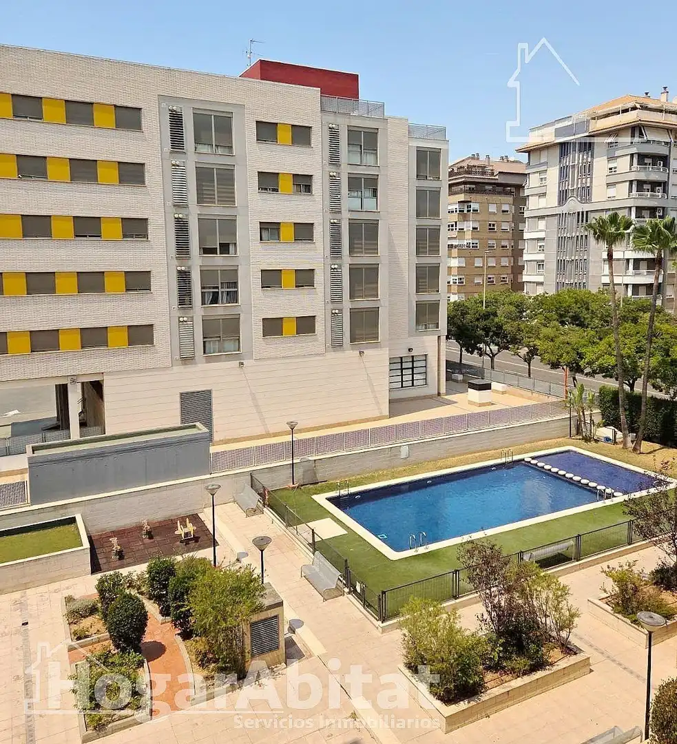 Piscina de Pis en venda en Castellón de la Plana / Castelló de la Plana amb Aire condicionat, Calefacció i Jardí privat