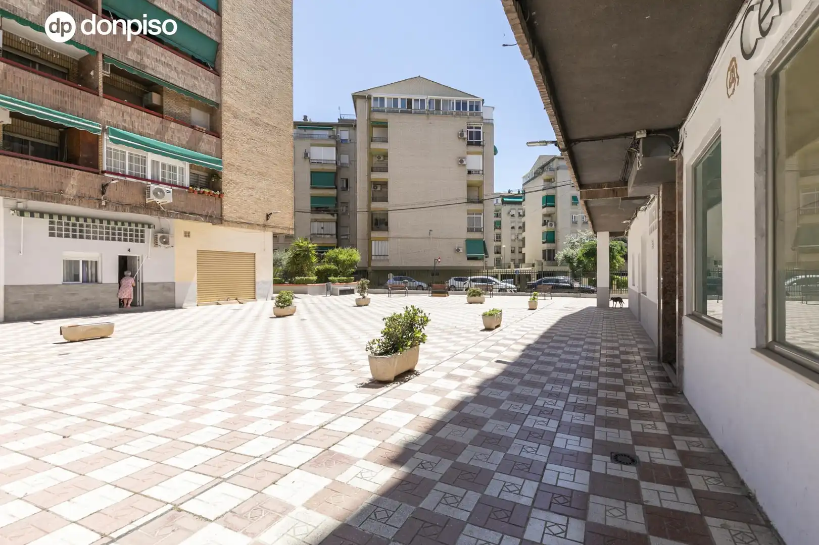 Vista exterior de Estudio en venta en Granada con Parquet y Amueblado