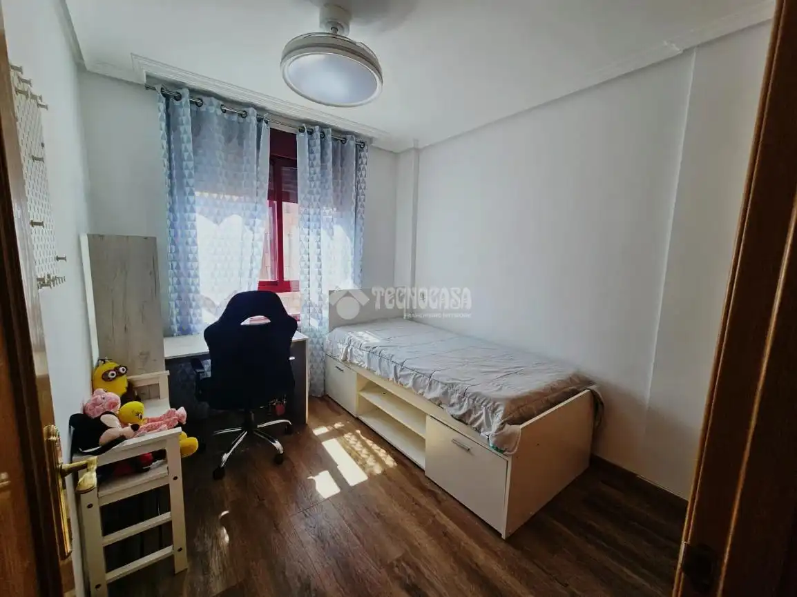 Schlafzimmer von Dachboden zum Verkauf in Parla mit Klimaanlage, Heizung und Terrasse