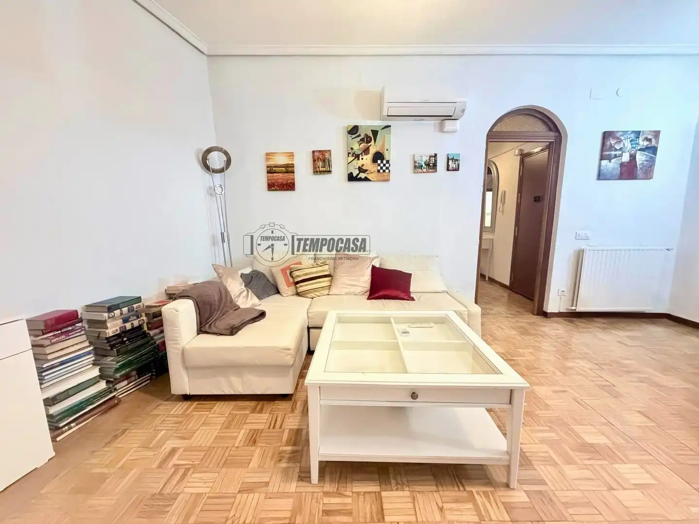 Living room of Flat for sale in Madrid  with Air Conditioner, Heating and Furnished