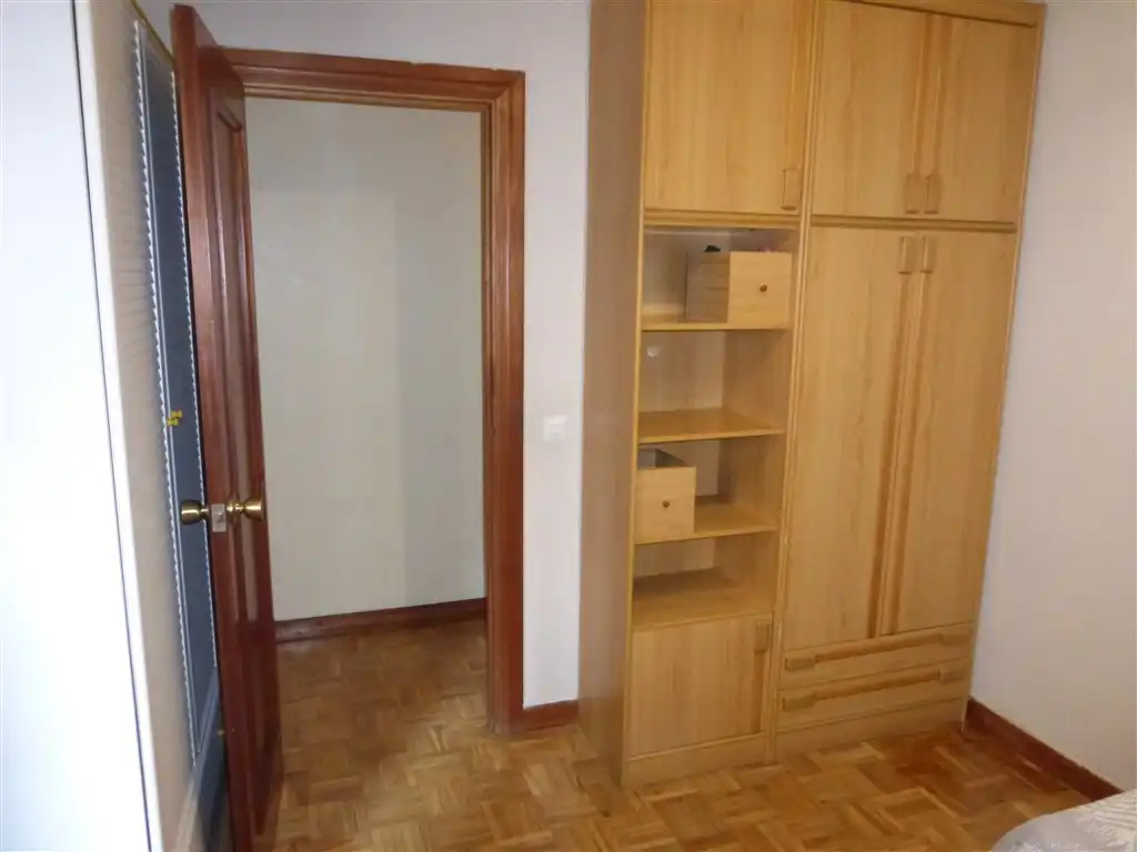 Habitación de Piso de alquiler en  Pamplona / Iruña con Calefacción y Amueblado