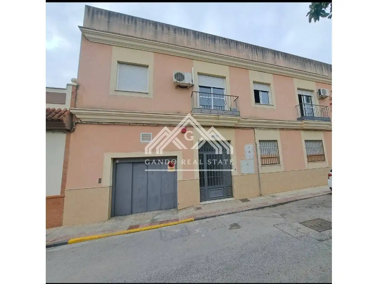 Vista exterior de Garatge de lloguer en Dos Hermanas