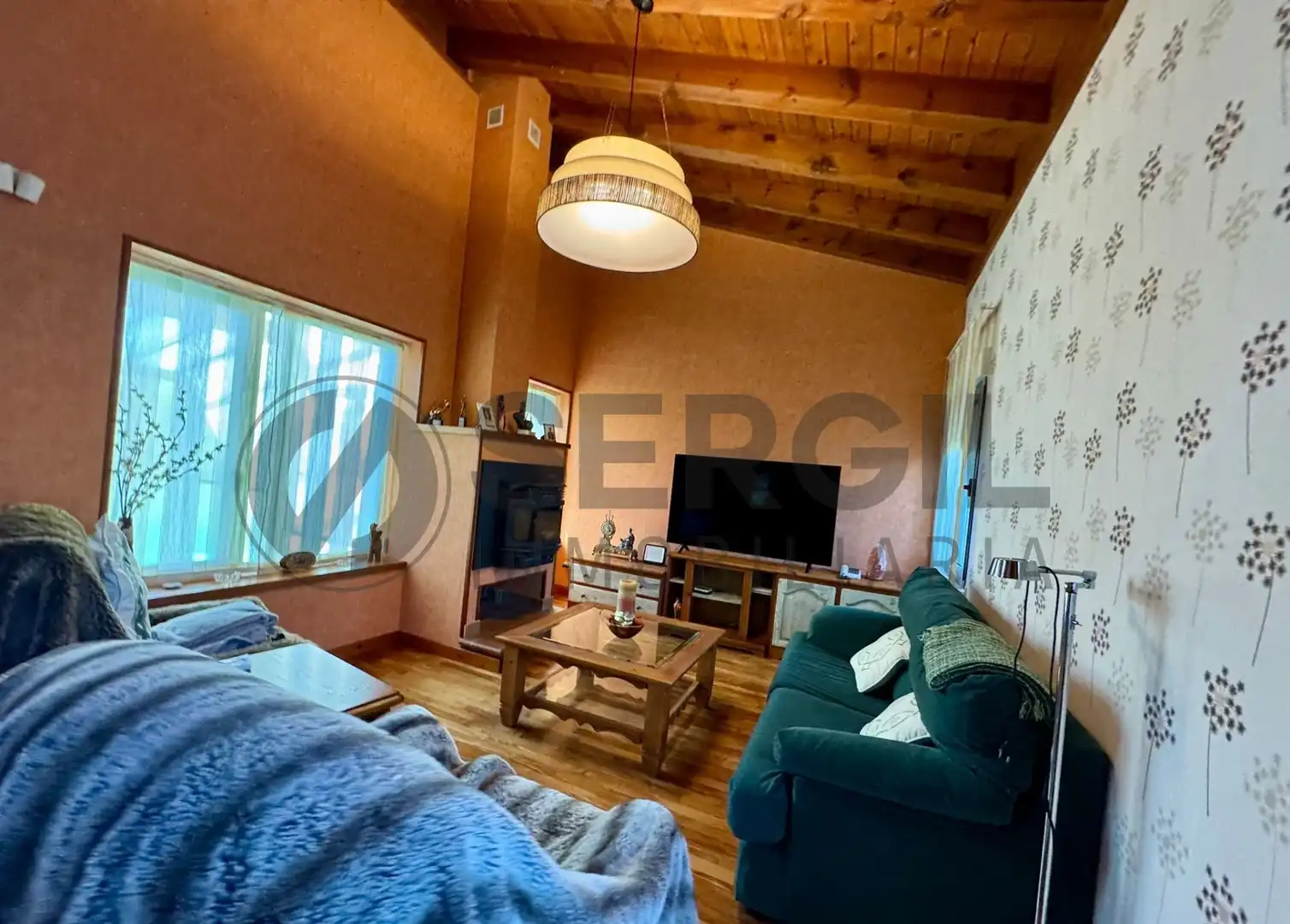 Sala d'estar de Casa o xalet en venda en Palazuelos de Eresma amb Calefacció, Jardí privat i Traster