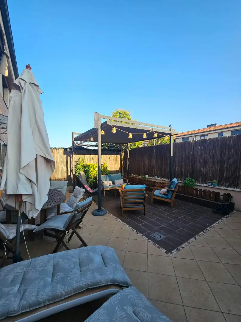 Terrassa de Casa o xalet en venda en Navalcarnero amb Calefacció, Jardí privat i Piscina comunitària