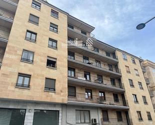 Exterior view of Flat for sale in Salamanca Capital  with Heating, Terrace and Furnished