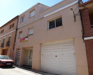 Vista exterior de Casa adosada en venda en Miralcamp amb Balcó