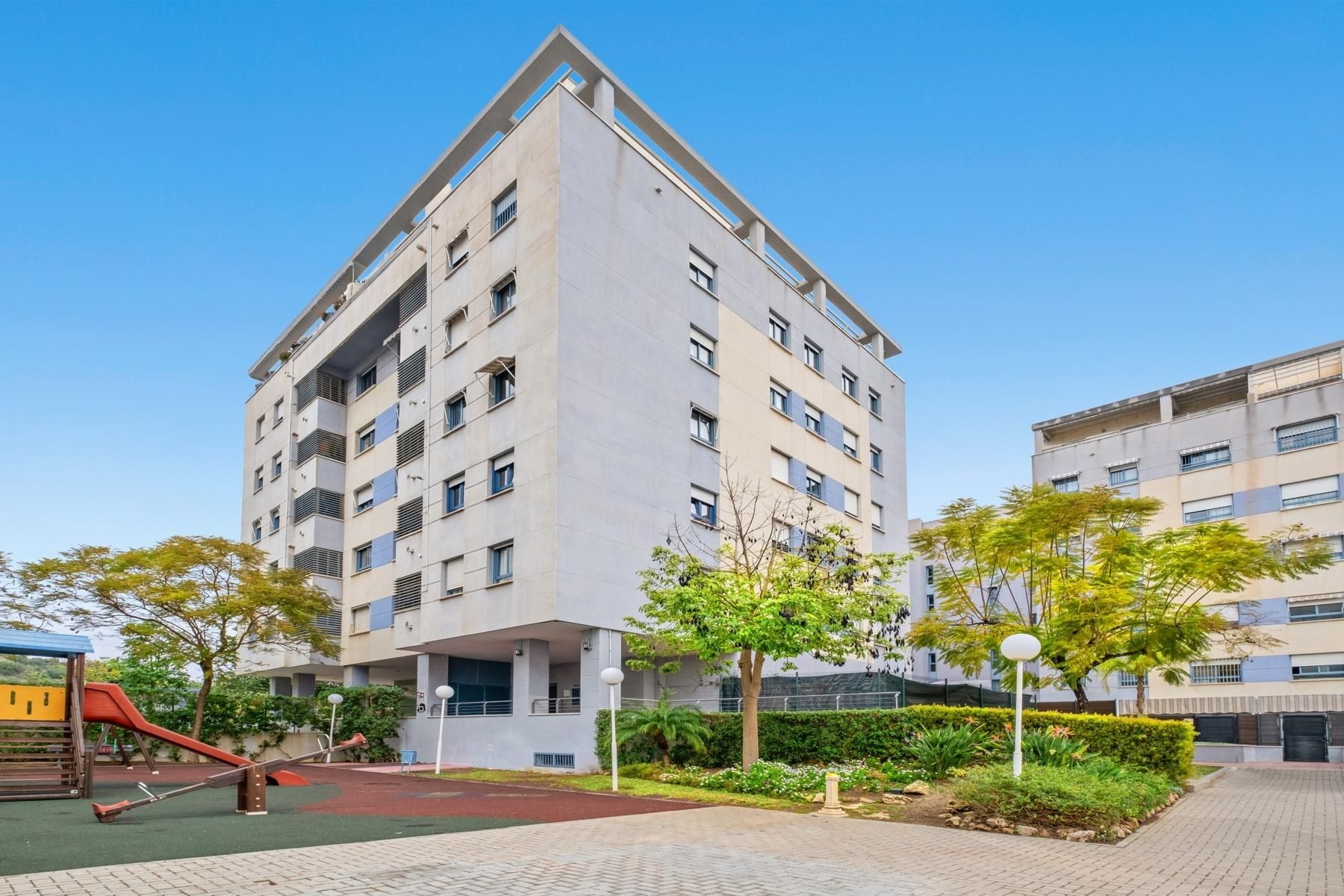 Flat for sale in Avenida de María Victoria Atencia, El Cónsul - Ciudad Universitaria - El Romeral