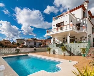 Vista exterior de Casa o xalet en venda en Marbella amb Aire condicionat, Calefacció i Jardí privat