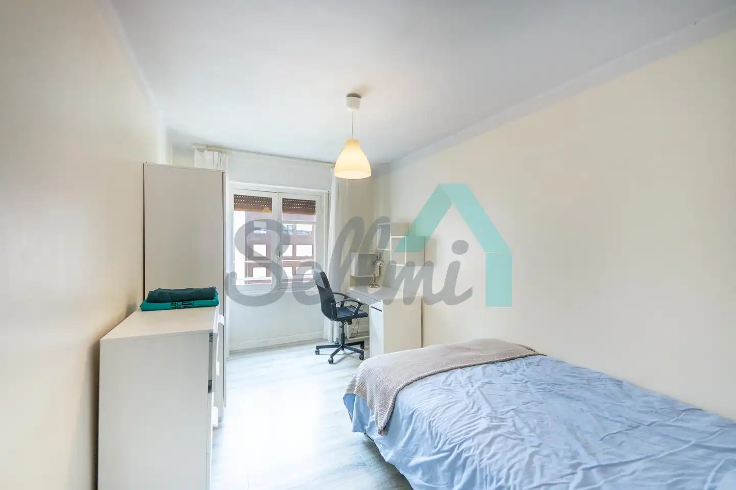 Habitación de Piso para compartir en Oviedo  con Calefacción y Amueblado
