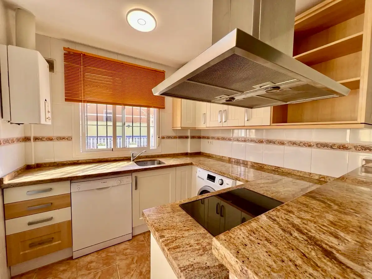 Cocina de Casa o chalet en venta en Espartinas con Aire acondicionado, Jardín privado y Terraza