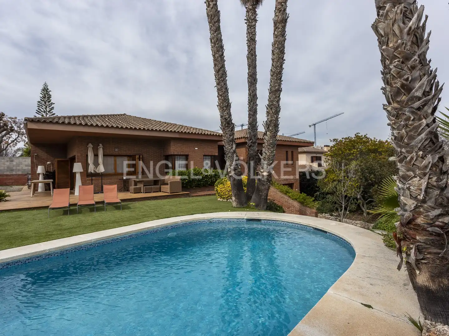 Piscina de Casa o xalet en venda en Vilanova i la Geltrú amb Calefacció, Jardí privat i Terrassa