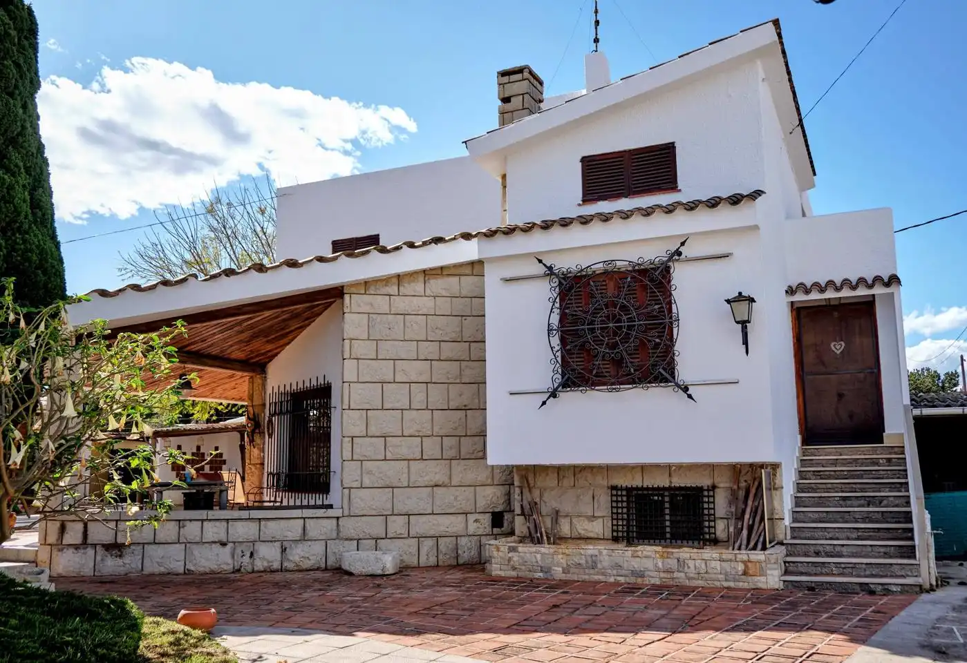 Vista exterior de Casa o xalet en venda en Benicarló amb Aire condicionat, Jardí privat i Terrassa