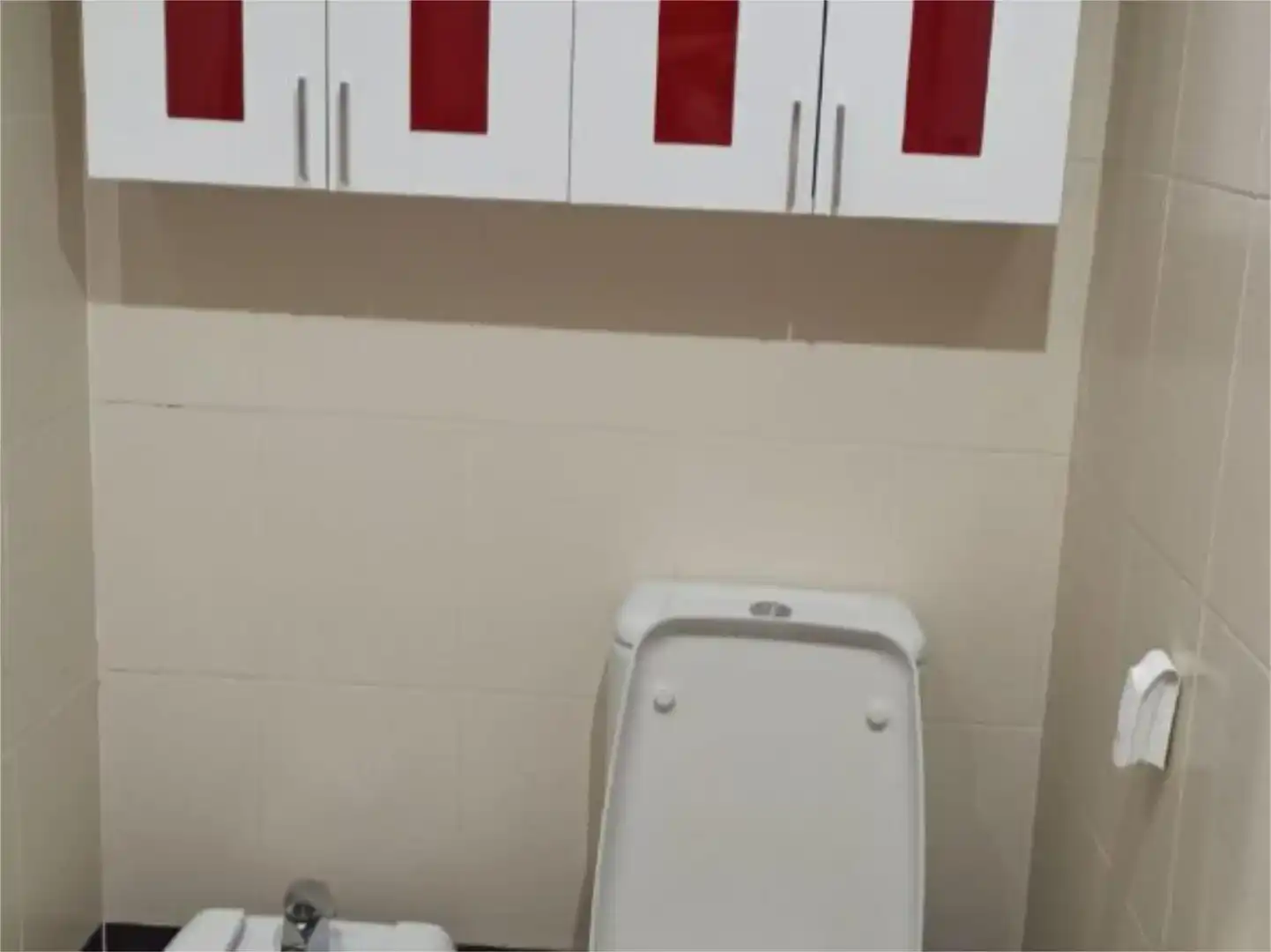 Bany de Pis en venda en Linares amb Aire condicionat