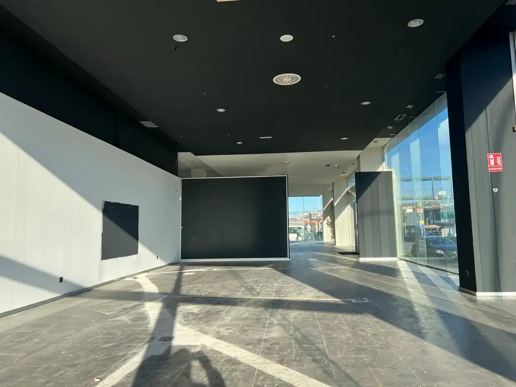 Nave industrial de alquiler en Oleiros con Calefacción