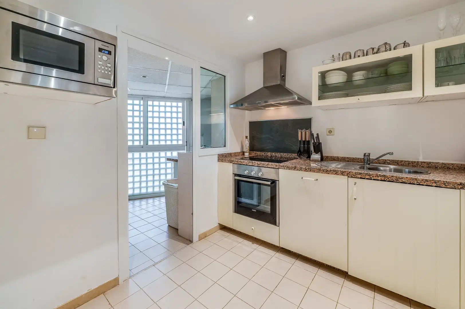 Cocina de Ático de alquiler en Marbella con Aire acondicionado, Terraza y Trastero