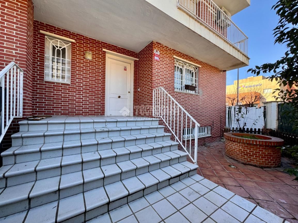 Vista exterior de Casa o xalet en venda en San Agustín del Guadalix amb Aire condicionat, Calefacció i Terrassa