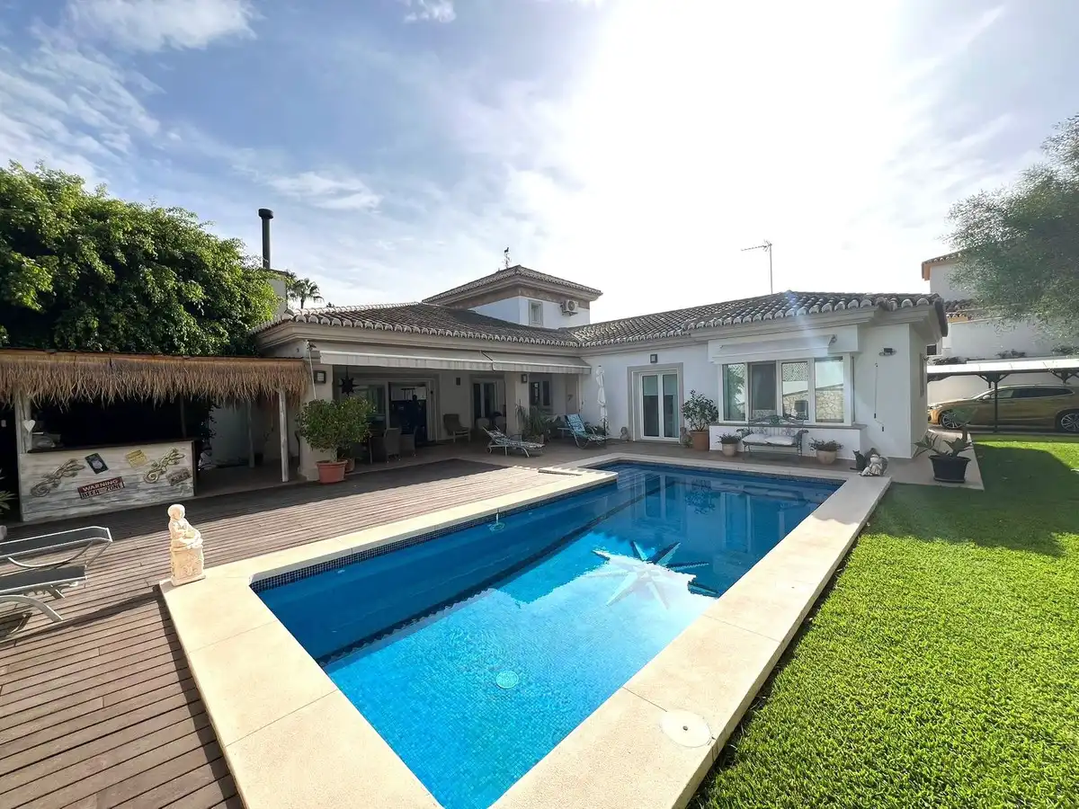Vista exterior de Casa o xalet en venda en Mijas amb Aire condicionat, Calefacció i Jardí privat