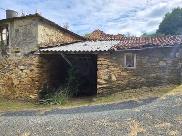 Casa rústica amb jardí en venda a Lugar Xiao