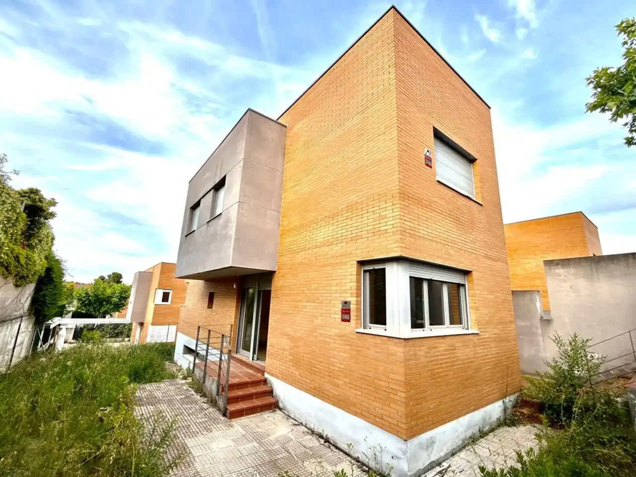 Vista exterior de Casa adosada en venta en Bargas con Calefacción, Jardín privado y Alarma